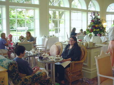 Carol and Alison at tea 2